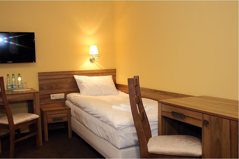 Hotel Ambasada Krobia Habitación foto