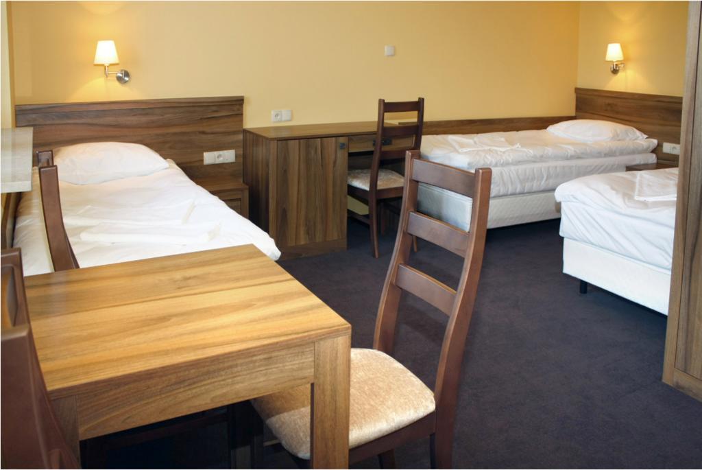 Hotel Ambasada Krobia Habitación foto